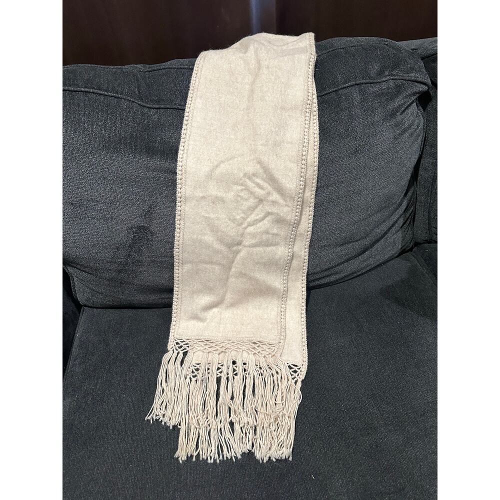 Pistil scarf